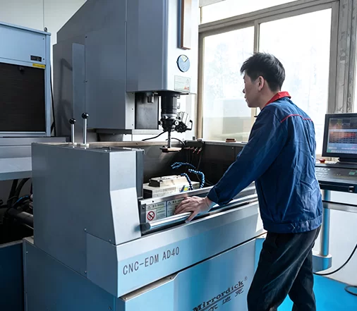 2-磨具开发 模具开发 506X441.jpg